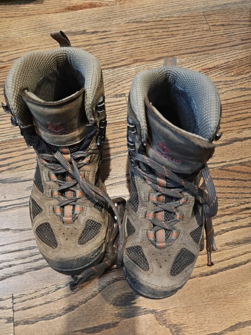 Vasque Hiking Boots M-7.5 W-9
